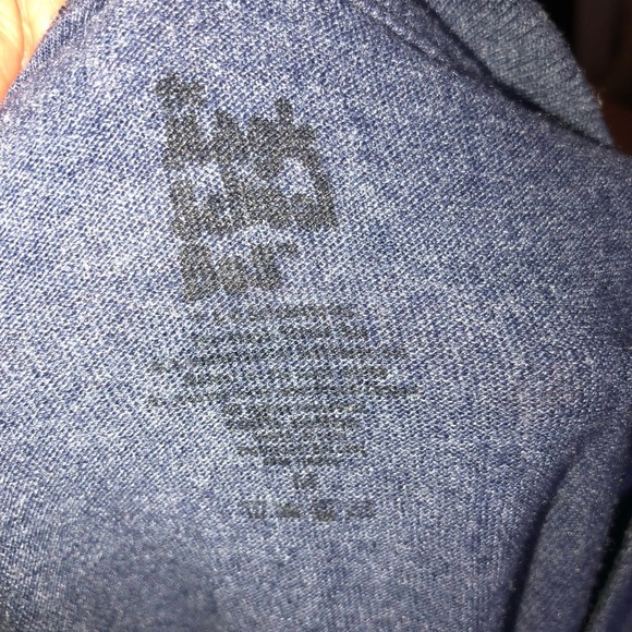 3 Medium Graphic Tshirts - Picture 8 of 10